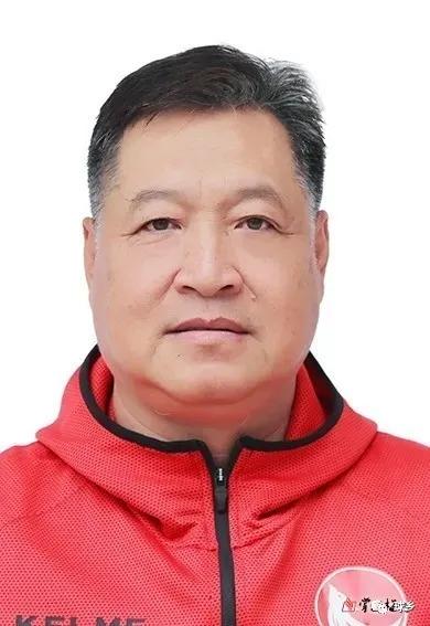 梅州五华队领队:郭建华郭建华是广州籍教练,曾效力过广州松日,广东名