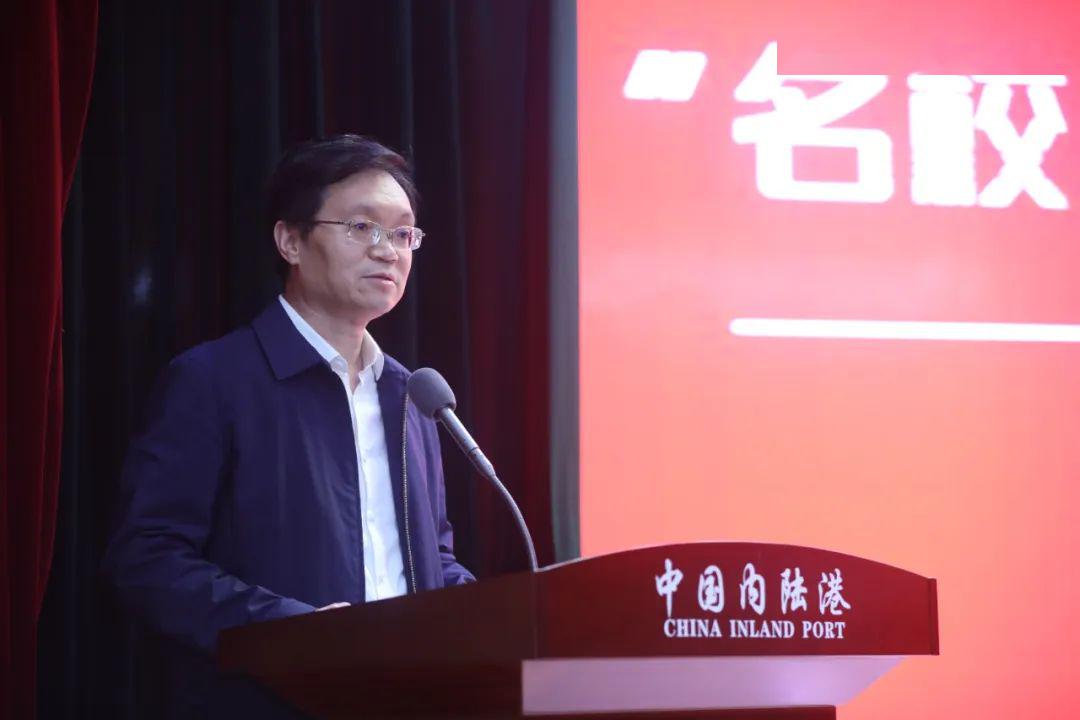 陕西师范大学副校长杨祖培,陕西师范大学实验小学校长罗坤现场正式
