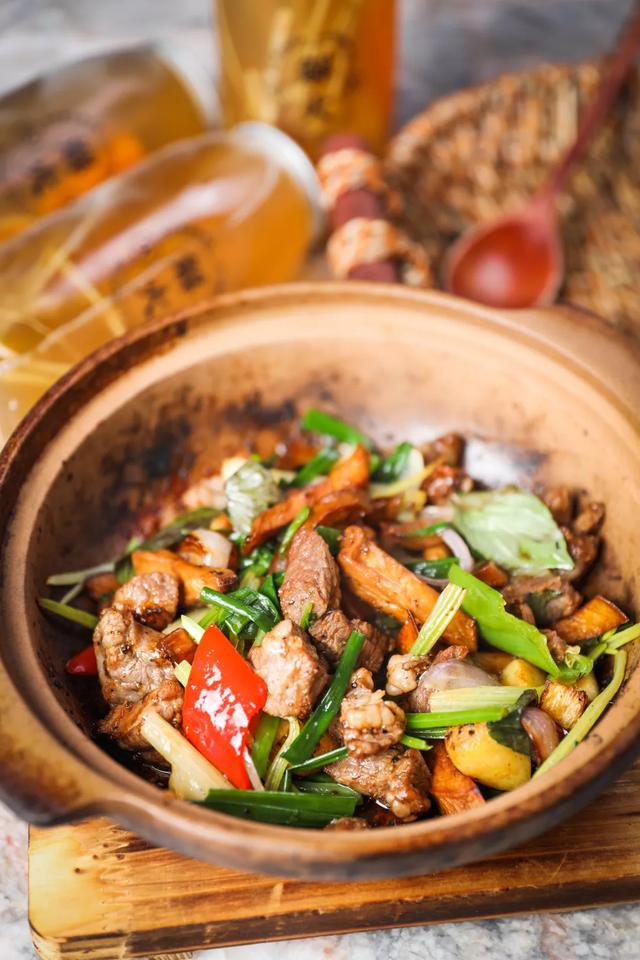 南海有间名厨坐镇的啫啫煲人均30叹砂煲生啫