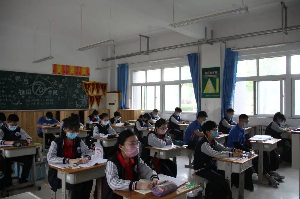 长山镇初中毕业年级顺利复学