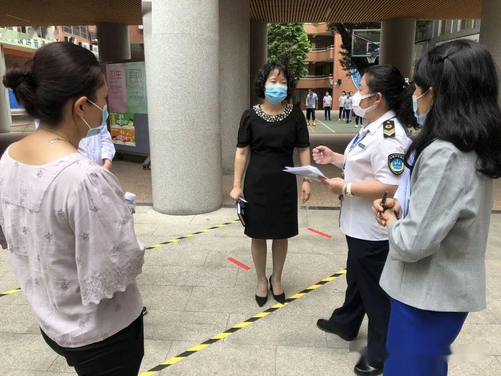 5月8日,荔灣區衛生健康局黃敏宜醫生,荔灣區組織人事科周武斌副科長