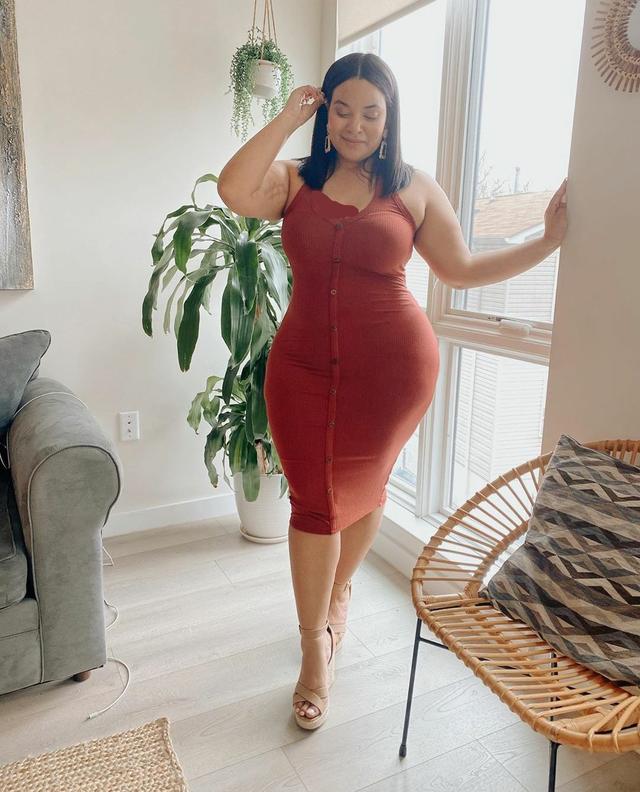 原创胖就一定不美吗大码模特酷爱紧身衣赘肉紧勒仍自信与瘦人比美