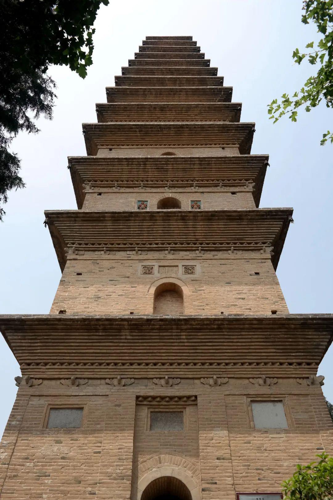 回音壁,河南宝轮寺塔,四川潼南县大佛寺的石琴并称为我国四大回音建筑