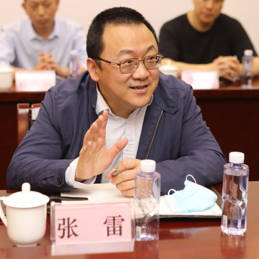 市体育局领导调研虹口体育场地设施及体育企业复工复产复市情况