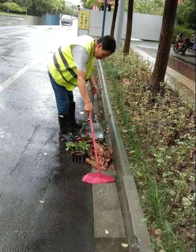 新園市政員工,用自己勤勞的雙手,辛勞汗水裝扮城市的顏值