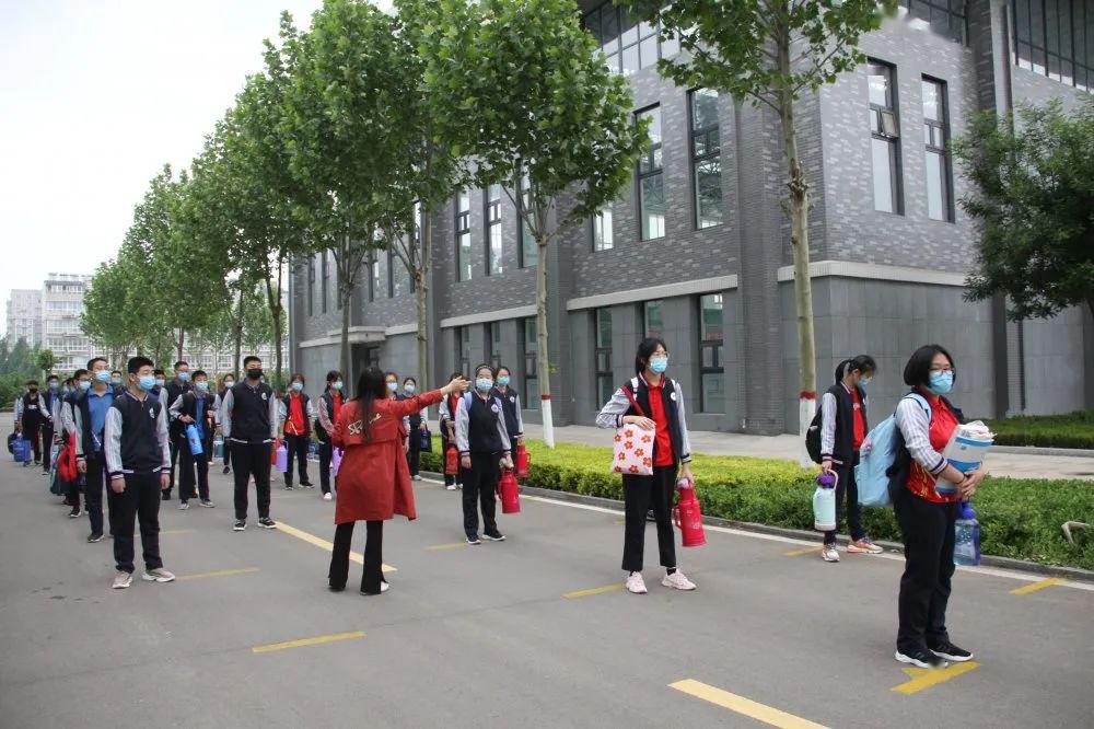 长山镇初中毕业年级顺利复学