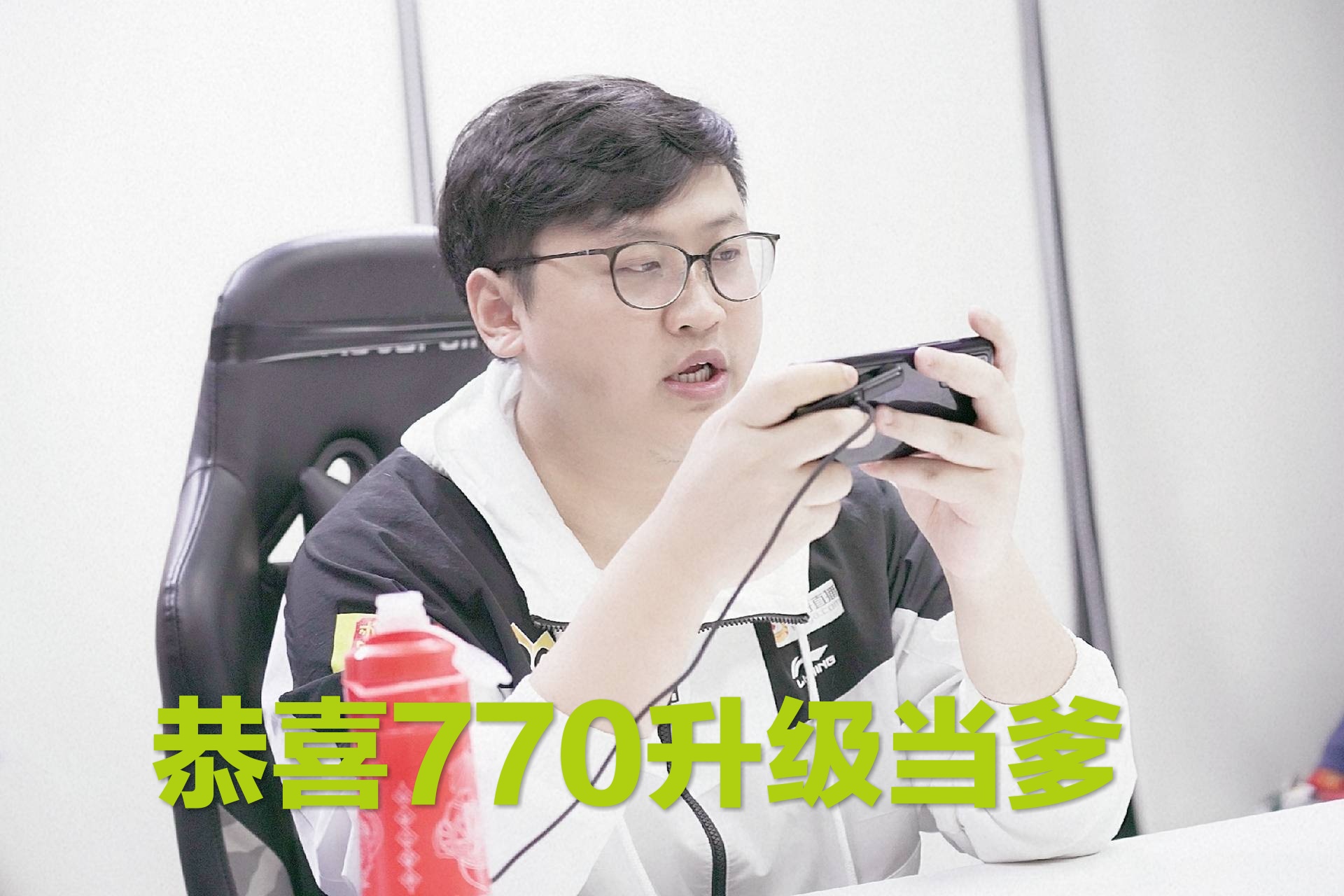 原创qg上二队打rngm,770因"老婆生产"请假,巅峰赛第一杰杰出山