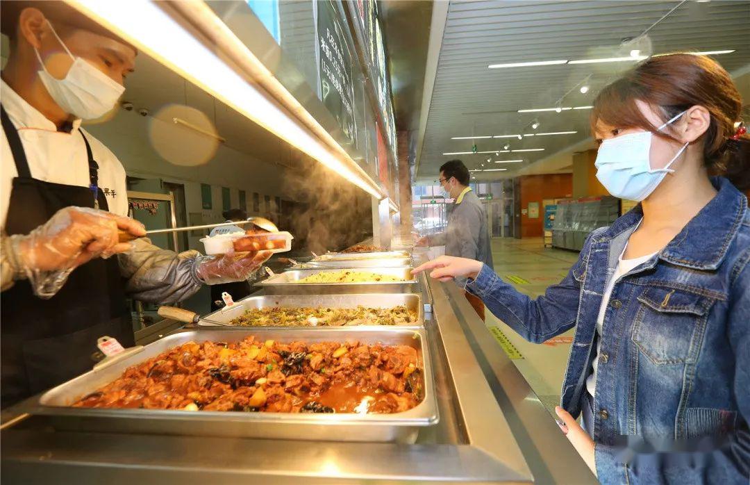 风雨无阻南开大学迎来首批返校学生