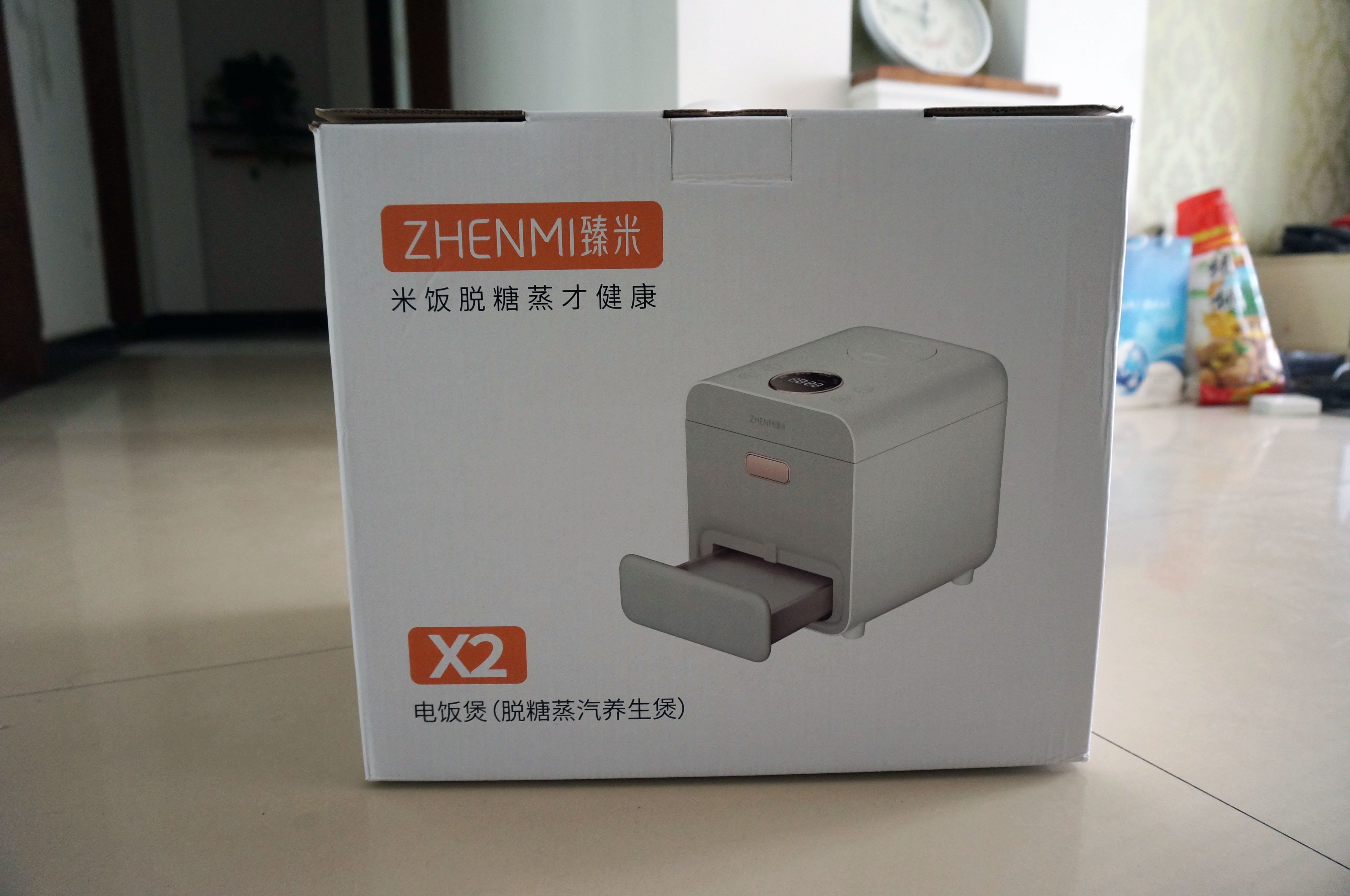 臻米脱糖养生蒸汽电饭煲(后称 臻米电饭煲)的包装非常妥帖,采用了双层