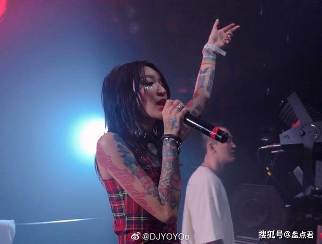 最近大火的dj女孩yoyo纹身酷毙了是心动的感觉