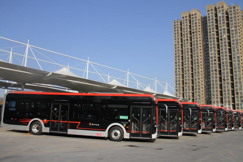 郑州b1路公交再增15台"黑金刚"新能源车 助力学生复学