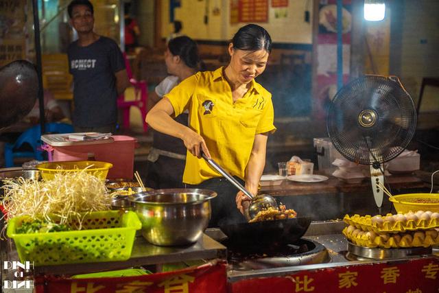 中越邊境的美食街不出國門就能嚐到越南風味美食