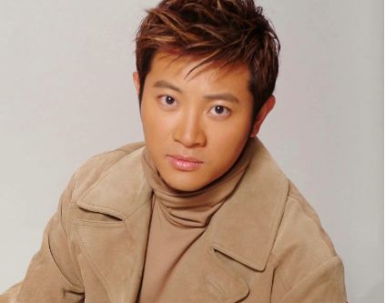 更是得到了圈内人士的肯定,当时的罗中旭还被称为了"内地四大天王"之