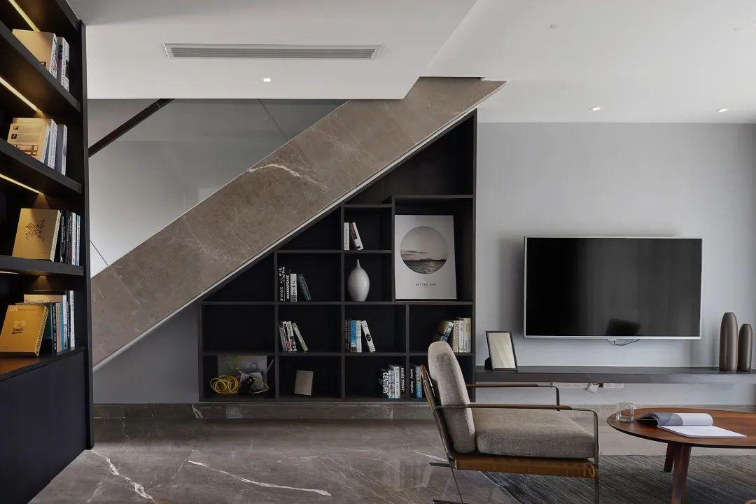 楼梯下方的空间,原来还可以这样设计,家里瞬间多出一间房!