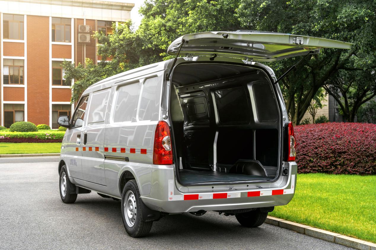 五菱荣光电动车新车上市能装货有特权享补贴838万元起售