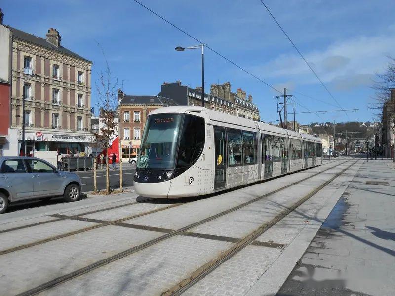 共线运营法国海滨城市勒阿弗尔有轨电车