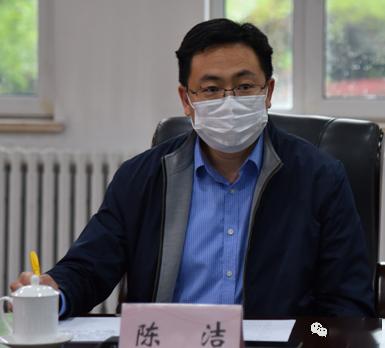 民盟市委驻会副主委,二级巡视员陈立波,民盟市委秘书长陈洁出席座谈会