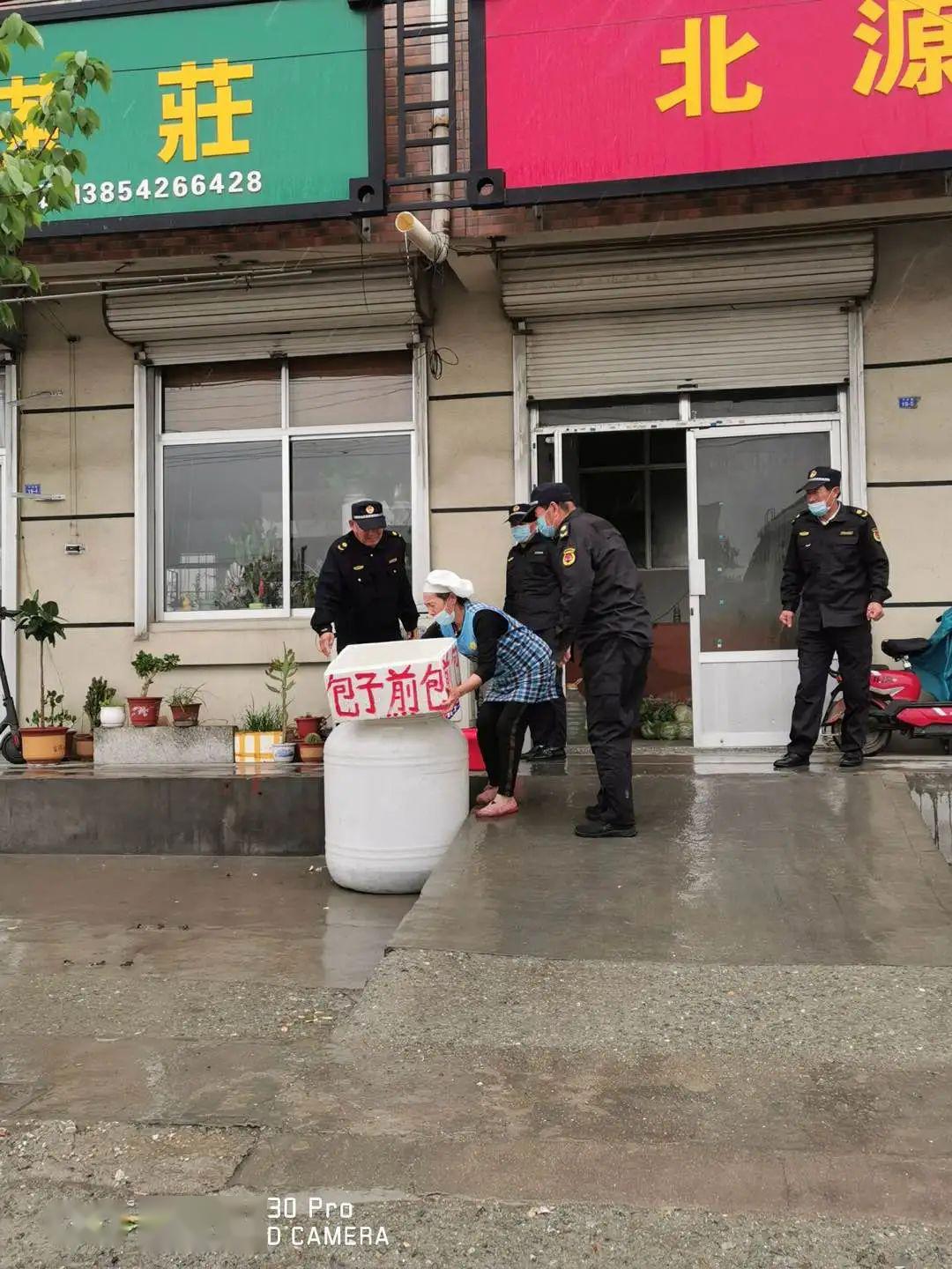 平度田庄加强对驻地经营乱象整治力度 下雨天整治不停歇