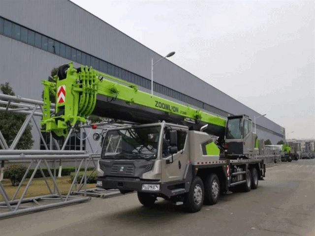 35吨汽车吊 又添新成员,是否在一改"尴尬" 加速进入热销席位?