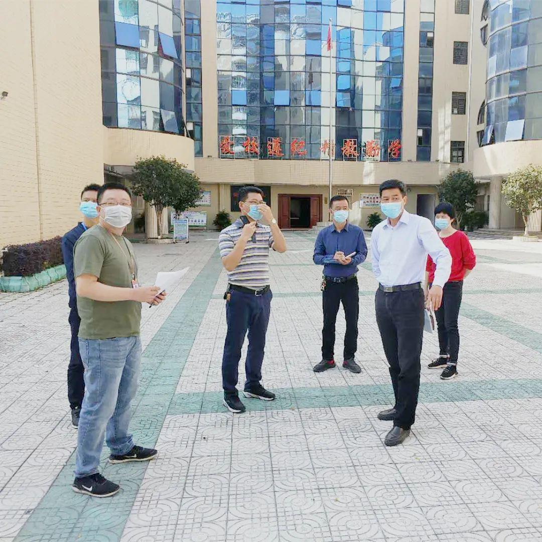 5月6日上午,潮阳区文光街道党工委副书记,办事处主任郑创锋同志,在