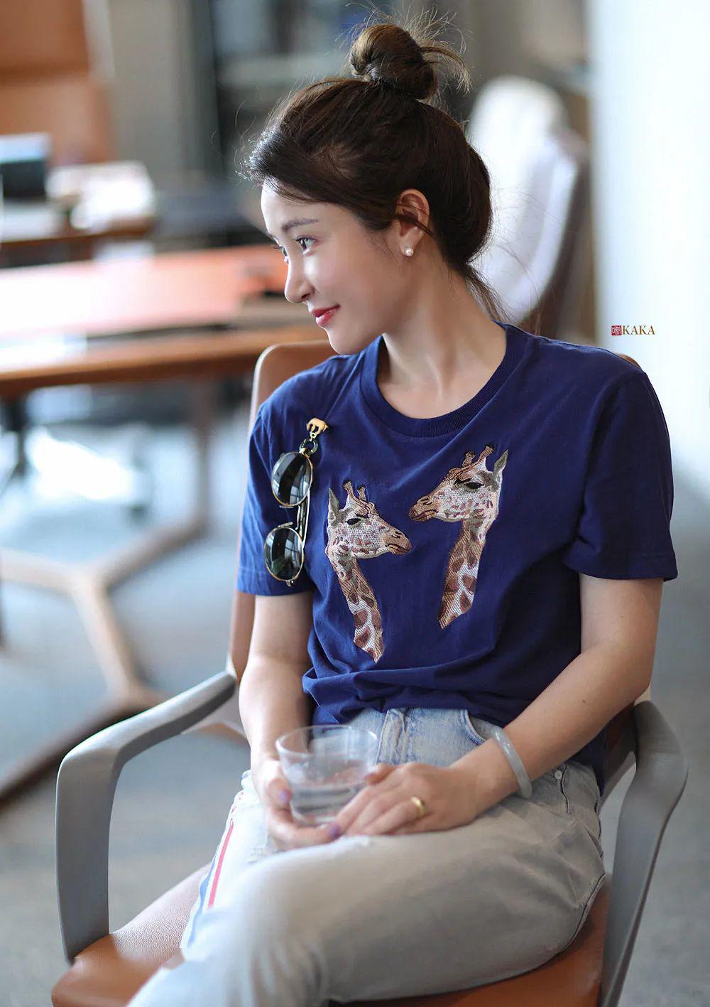 3(g)2006年至今,创立并运作"张咔咔的珠宝眼"独立设计师品牌,已有十多