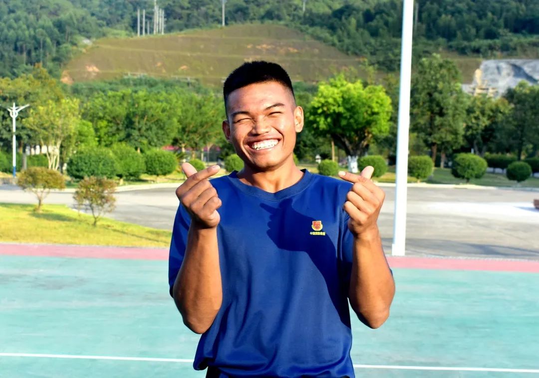 你笑起来很美在世界微笑日里一起看看森林消防员最治愈笑容