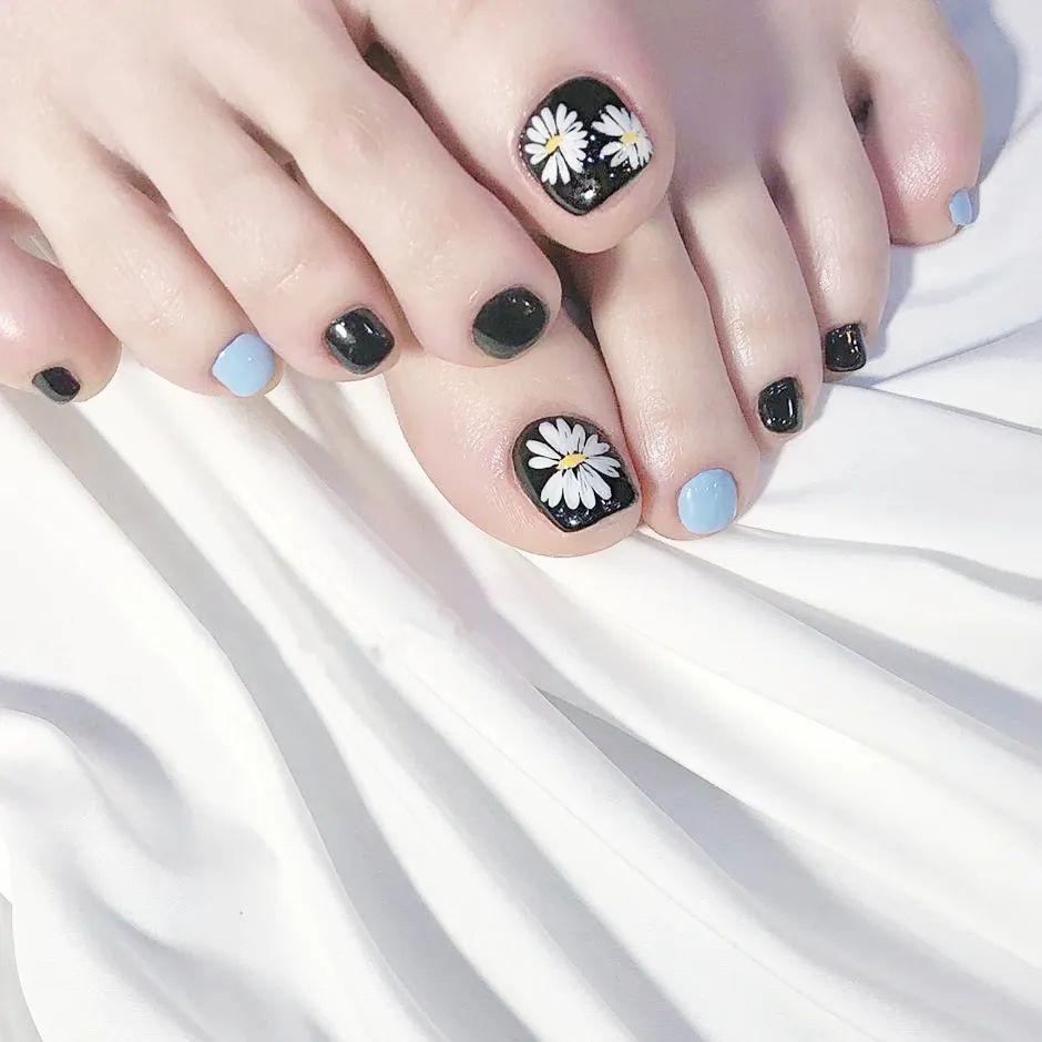 夏天做这些脚甲显白又高级