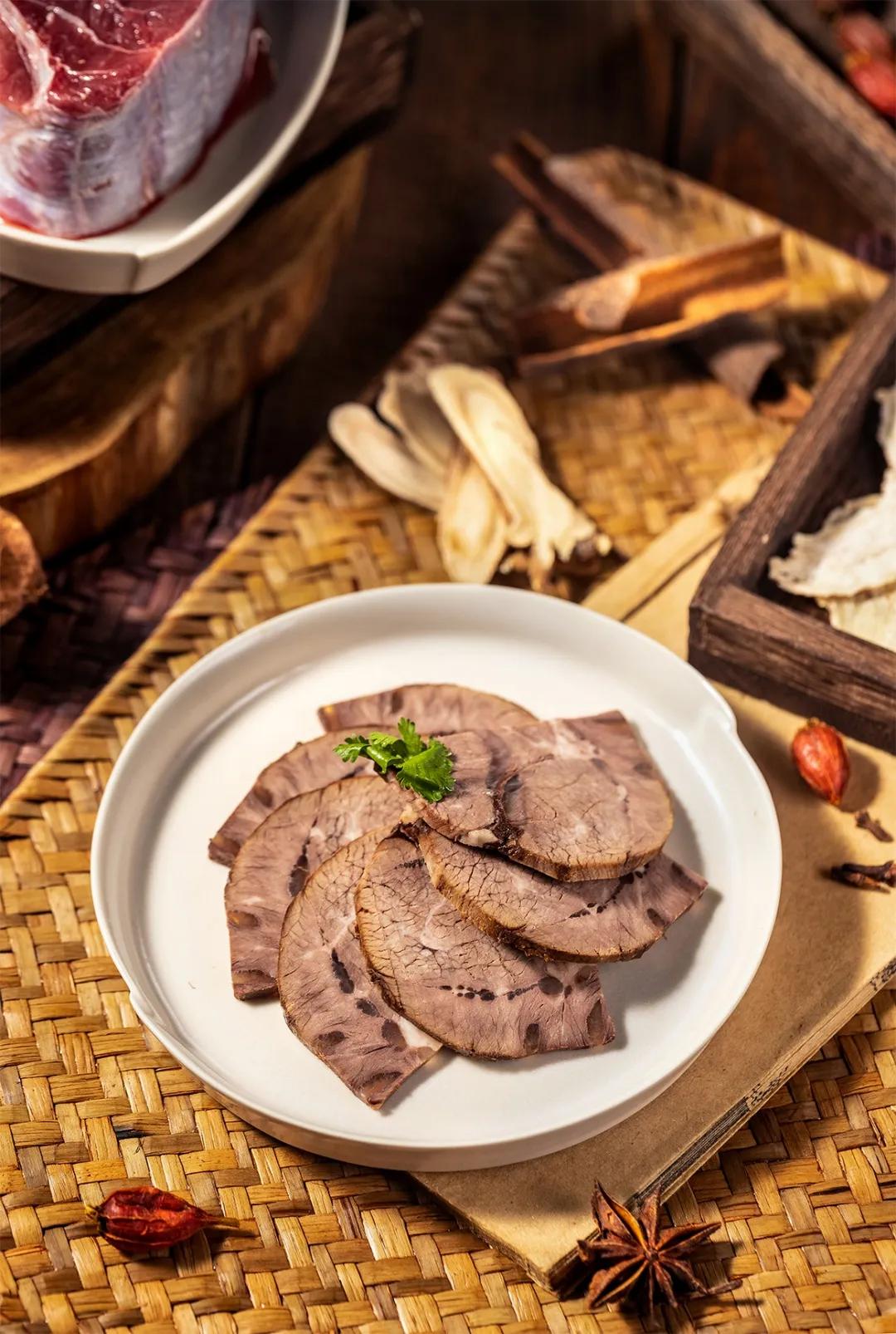 卤水牛肉热量:80kcal作为仅「145大卡」的低卡选手,也能拥有潮州慢火