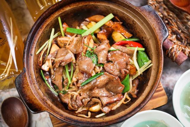 南海有间名厨坐镇的啫啫煲人均30叹砂煲生啫