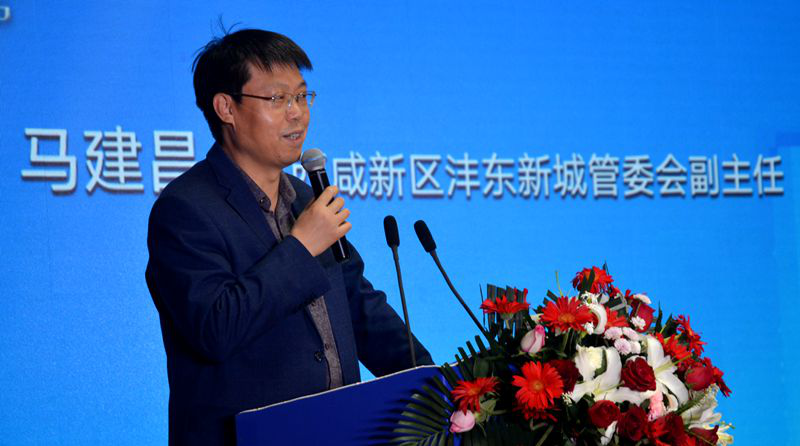 西咸新区沣东新城管委会副主任马建昌和教育卫体局局长王晓谊,党委