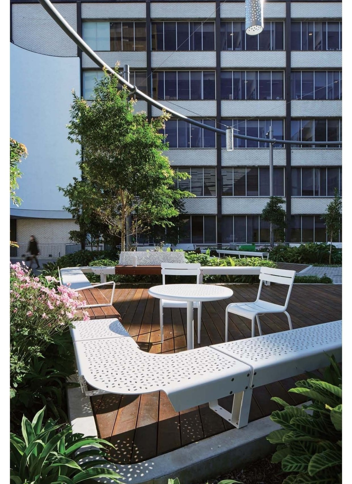 12个"露台花园"设计,顶楼配露台,种上花草就是小花园,多赚!_露天