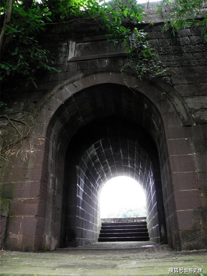 巴蜀神臂城遗址,为保南宋王朝当地军民在此抗击蒙军全部战死_泸州