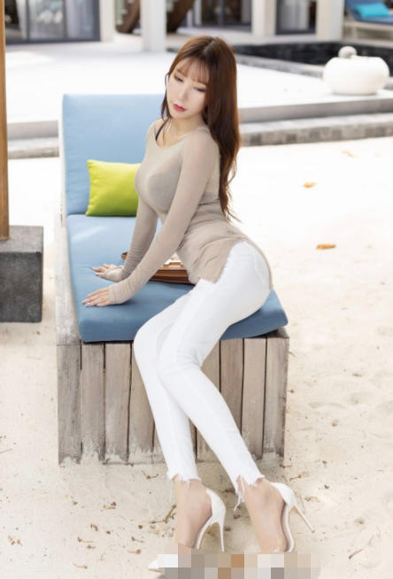 就刚刚陪老婆择菜,见老婆穿的短裙露出了大腿,心里想着这要是这么大块