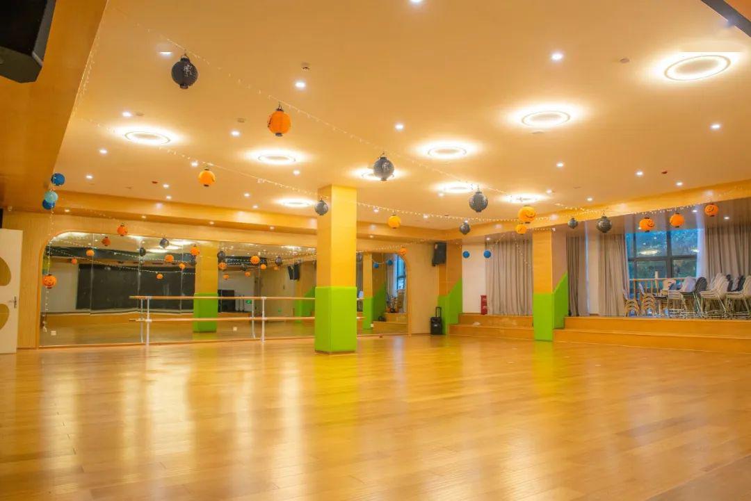 萧山这所幼儿园秋季招生每个班平均一名优秀男老师园区6600㎡背景实力