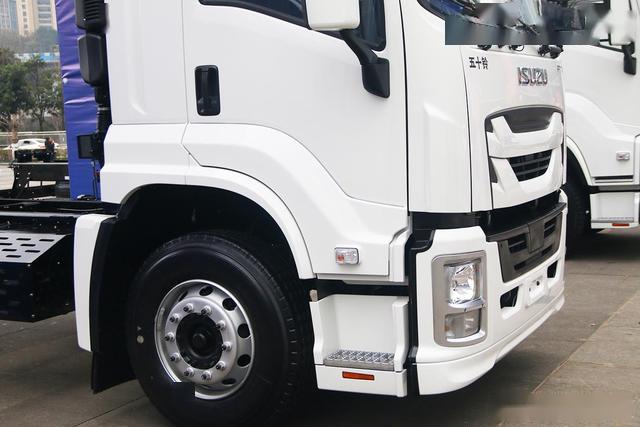 205马力国六排放与巨咖前脸相同全新庆铃五十铃ftr来了