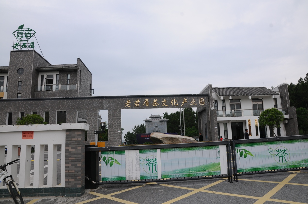 "红安县林业局党组书记,局长吴浏海介绍.