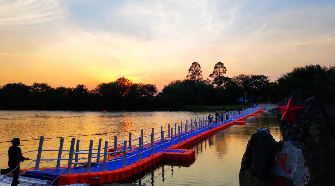 全州凤凰镇的"网红"浮桥火了,美翻了.