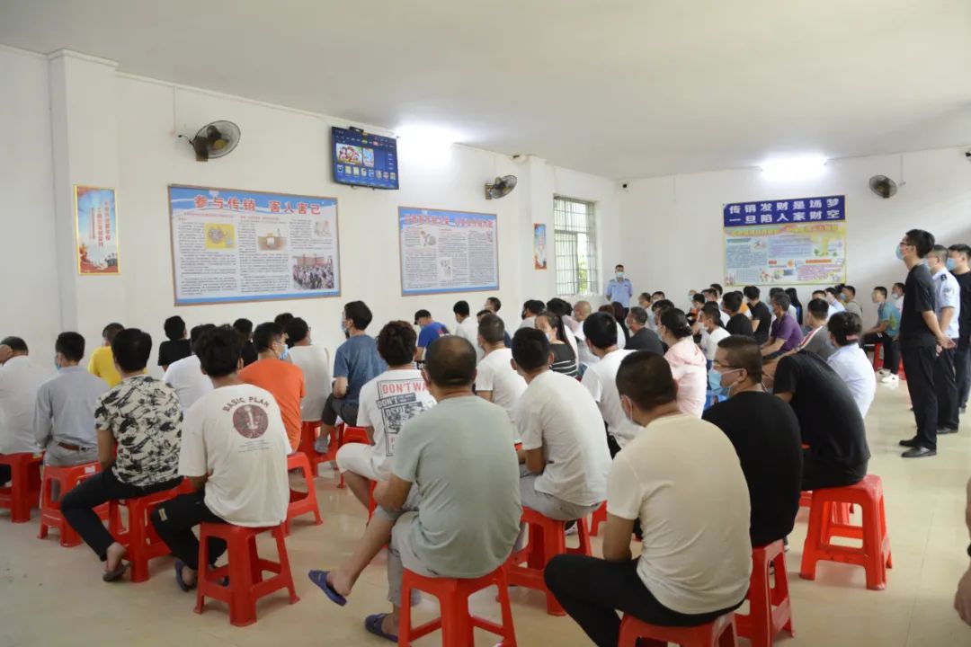 "游走式"涉传旅游大巴车是传销人员最常用,也是对"新人"洗脑最关键的