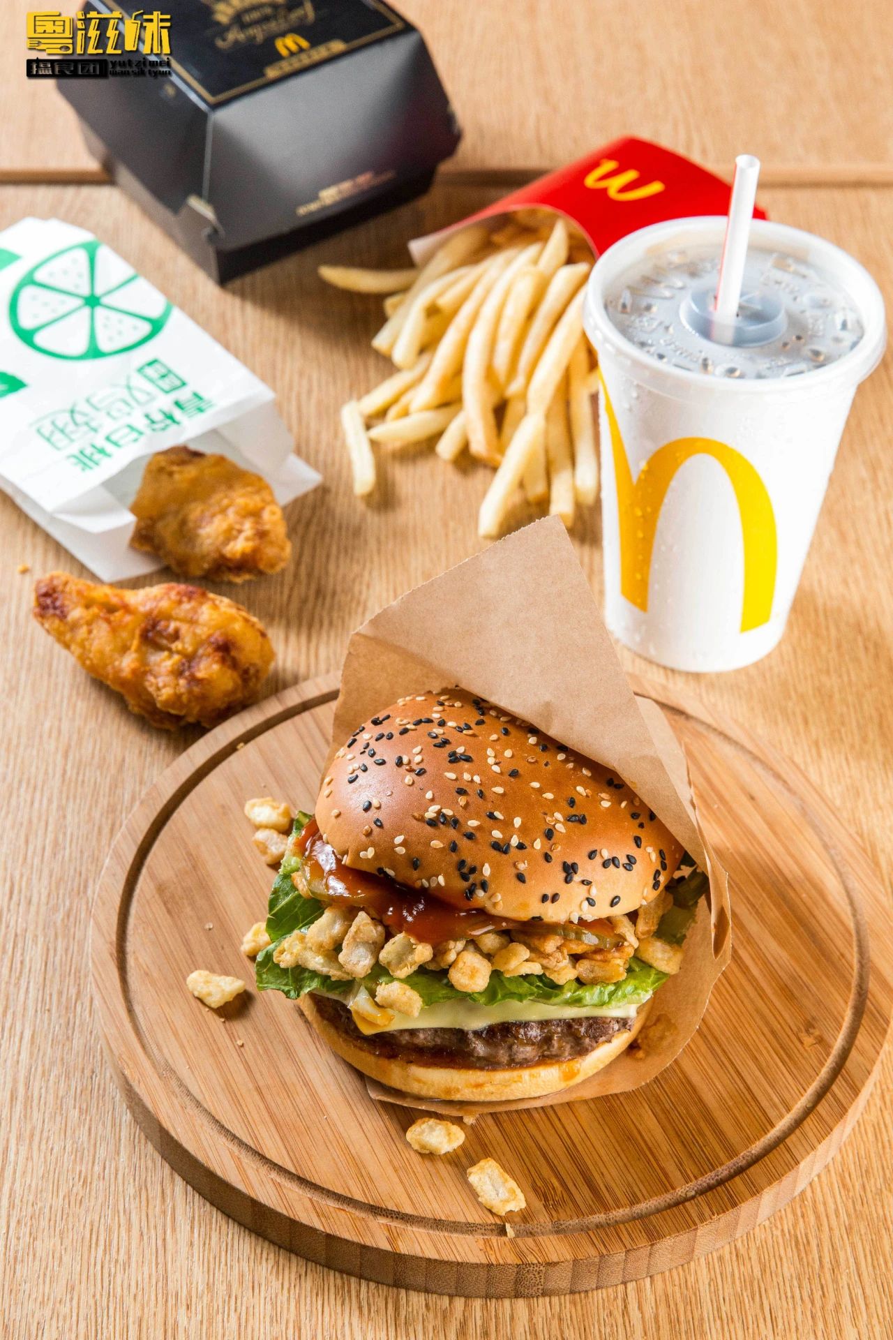 麦当劳黑金汉堡超牛新作吃第一口就失控了