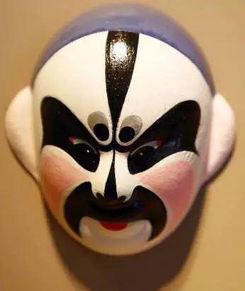 一周活动在小朋友们的期待中拉开了帷幕:脸谱也疯狂,听上去就趣味十足