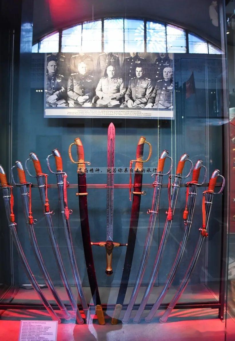 十大元帅的配剑,法国是配元帅杖,苏联还有配马刀的习惯给我最喜欢的罗