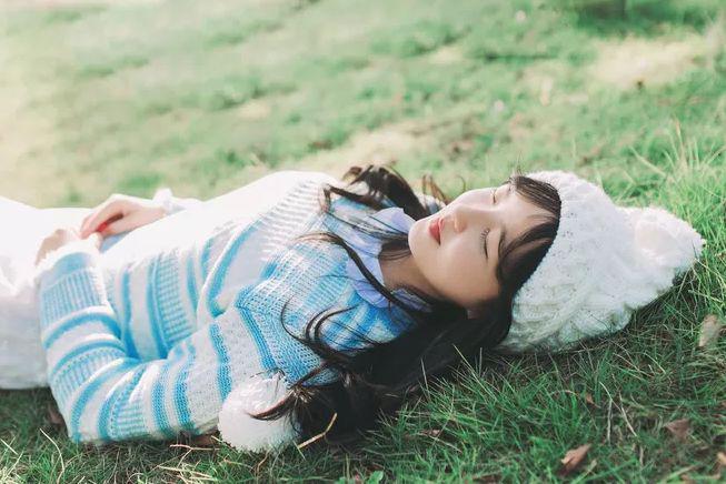 喜欢侧身睡觉的女人原来这么好