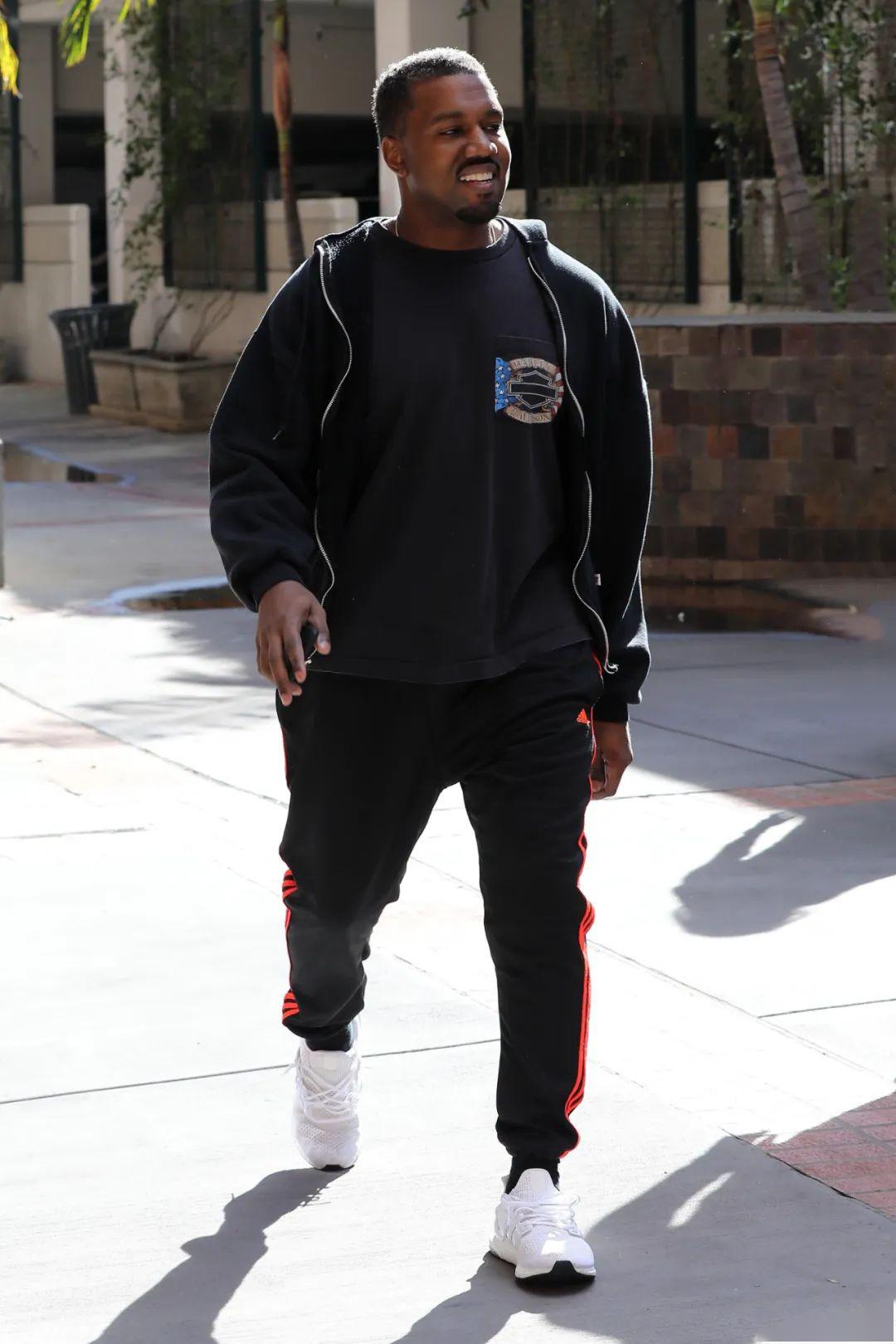 kanye 还在酝酿自己的 adidas yeezy 350 v1,却把东家的 ultraboost