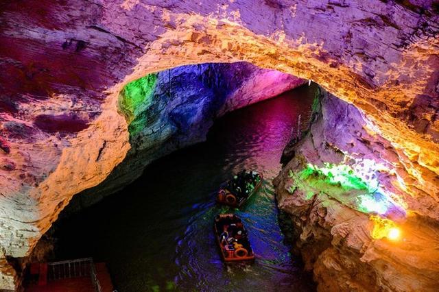 湖南这处神秘洞穴20米石笋价值1个亿被誉为世界溶洞全能冠军