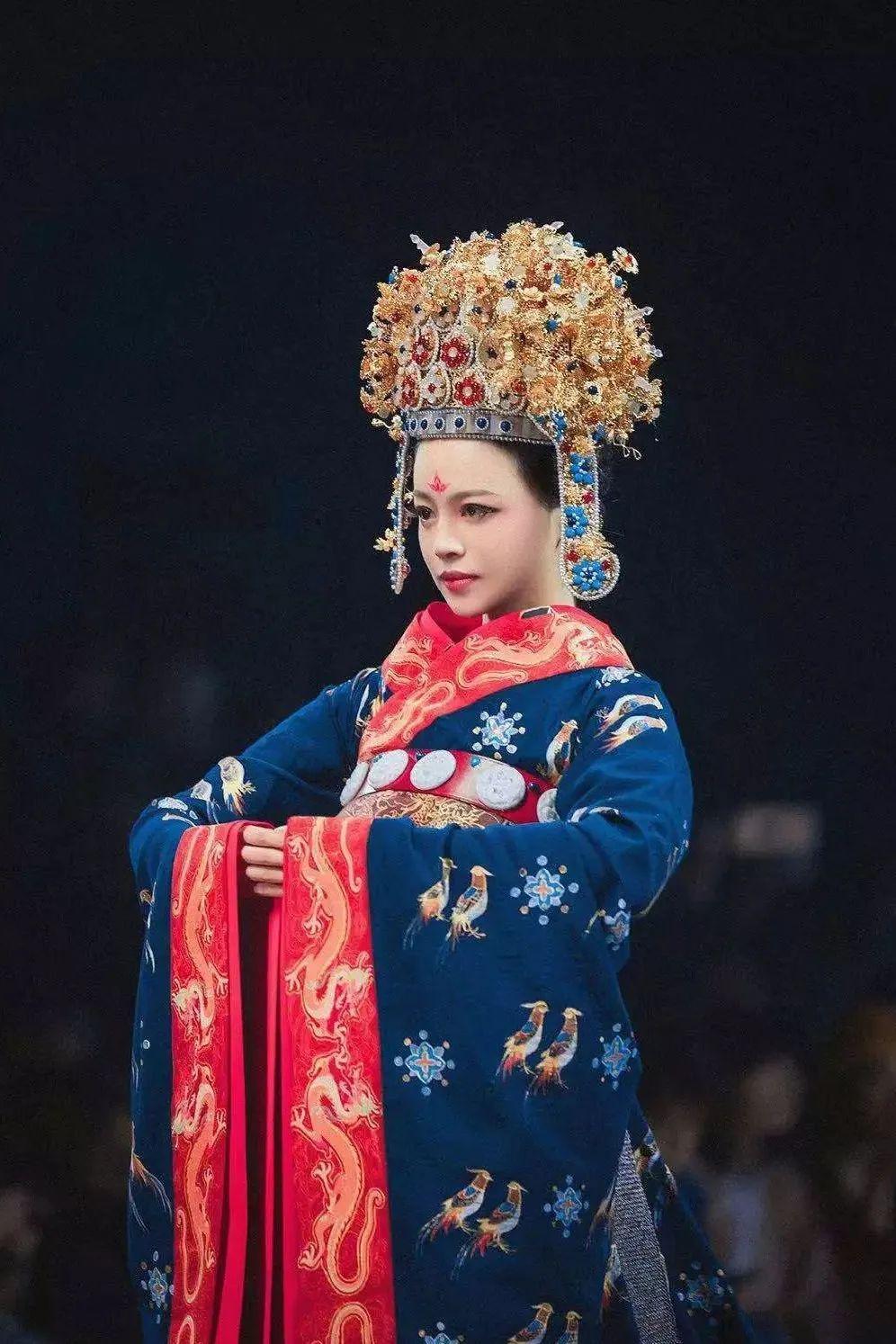 袆衣愿在衣而为领承华首之余芳禅衣汉裳