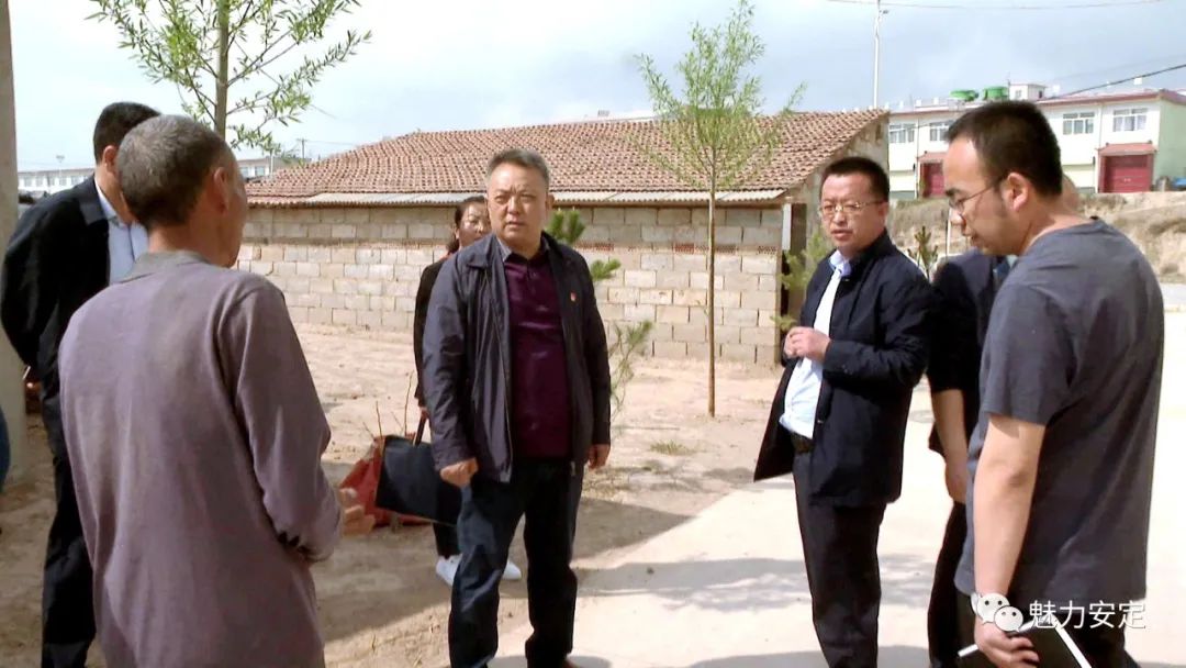 今日头条赵众炜调研易地扶贫搬迁点问题整改情况