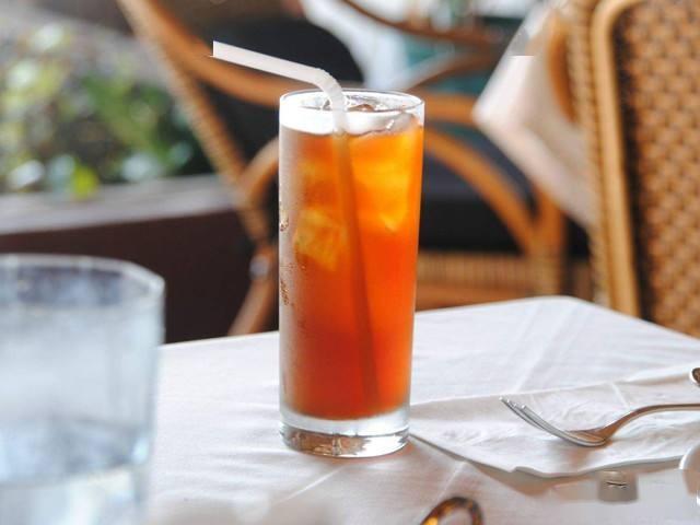 冰红茶很多老爸茶馆会有冰红茶供应,老爸红茶的冰凉版,在海南老爸茶馆