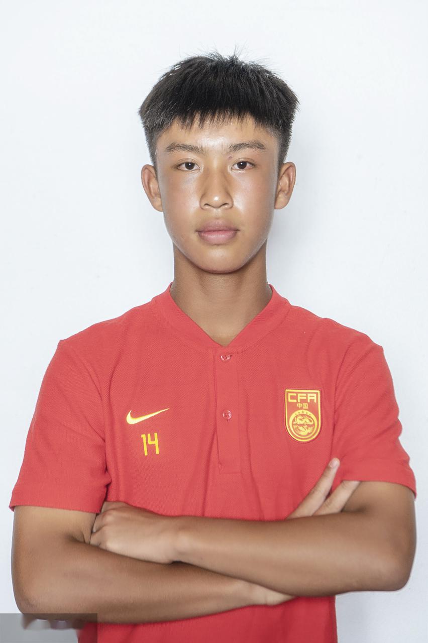 著名青训教练胡军,与队友吴帅一起入选武汉市足协"尚文之星"培星计划