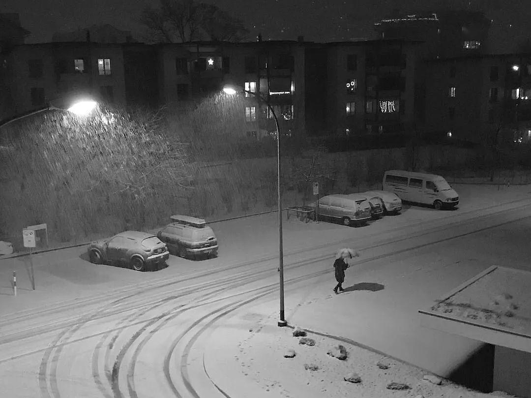 微信里有1200个好友半夜想聊天却不知道找谁好孤独啊