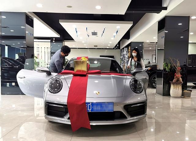 保时捷911提车记,车主:170多万入手,3.6秒破百